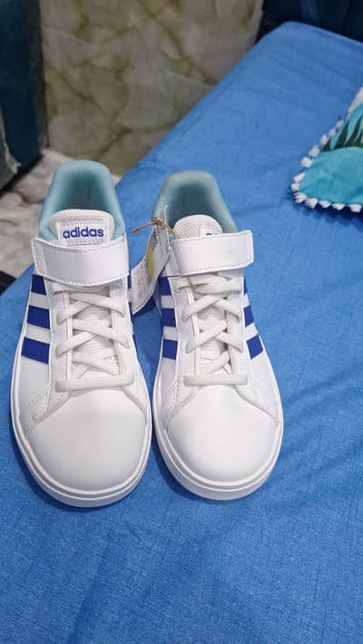 Original New Adidas Shoes Kids Size 33, Imported from UAE