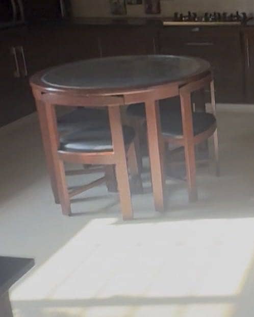 Round shaped dining table 2