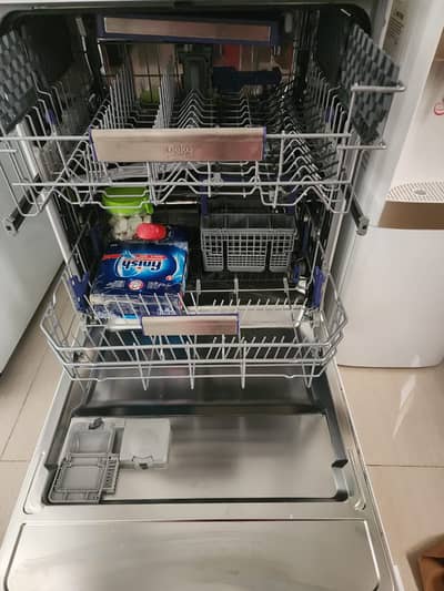 inverter Dishwasher – Urgent Sale, Excellent Condition