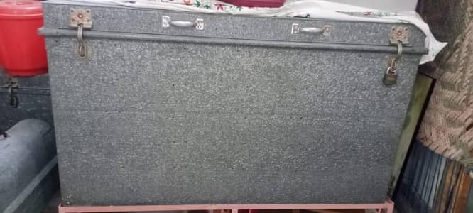 peti set with stand for sale