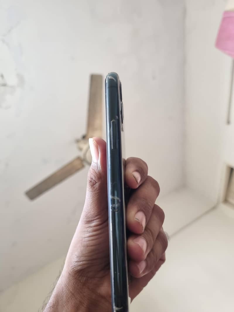 iphone 11 pro 2
