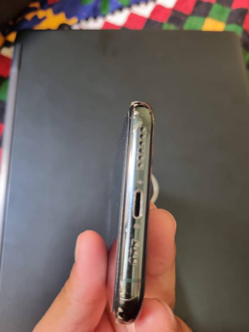 iphone 11 pro 4