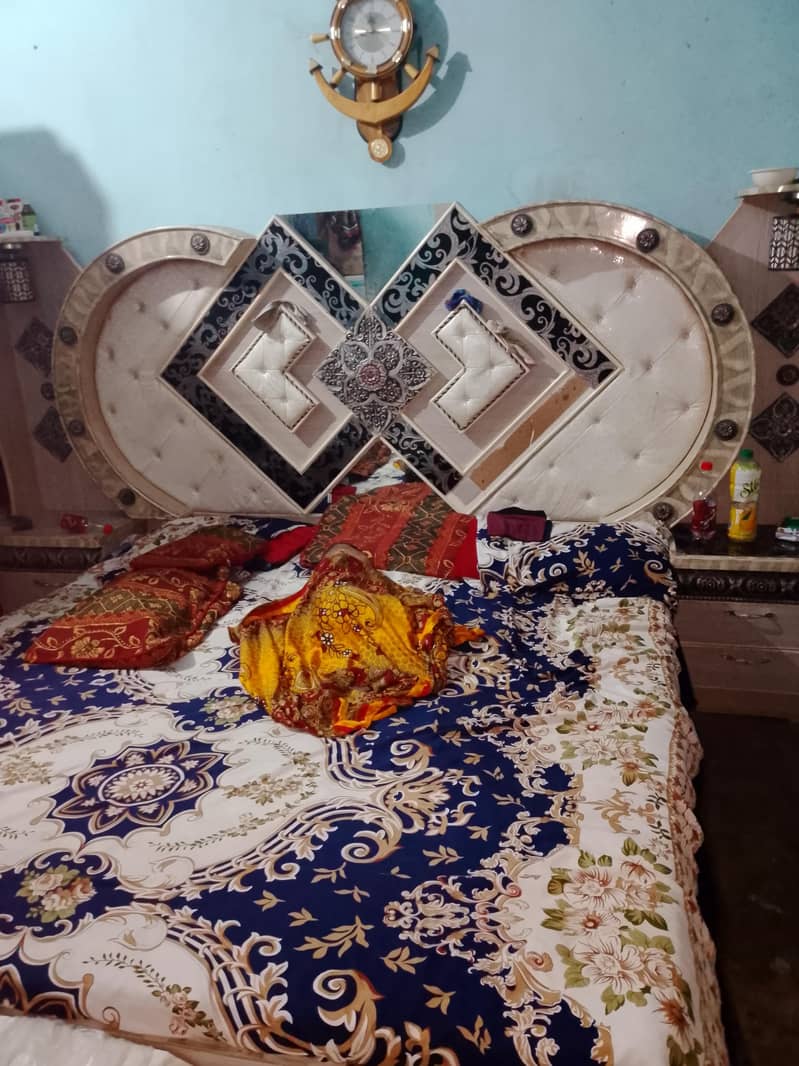 king size bed 0