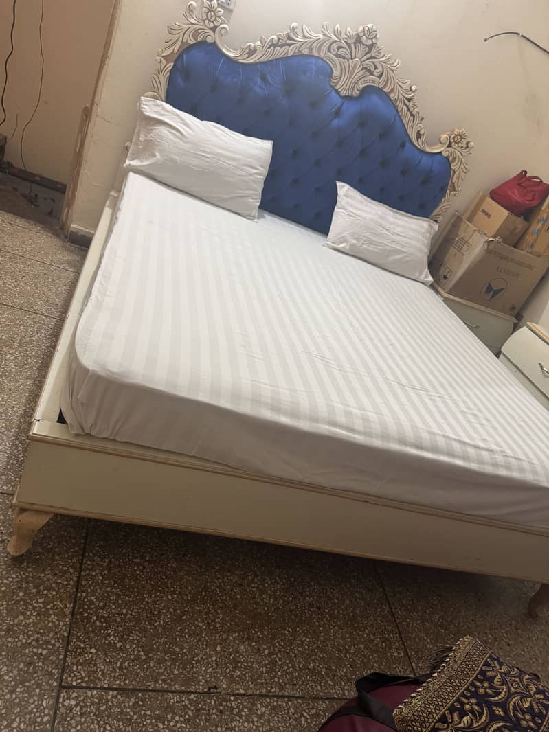 King size bed 2