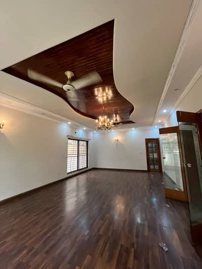 1 kanal house with basement for rent