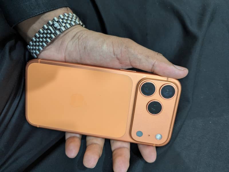 iPhone 17 pro max 1