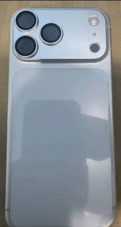 iphone 17 pro max almost new