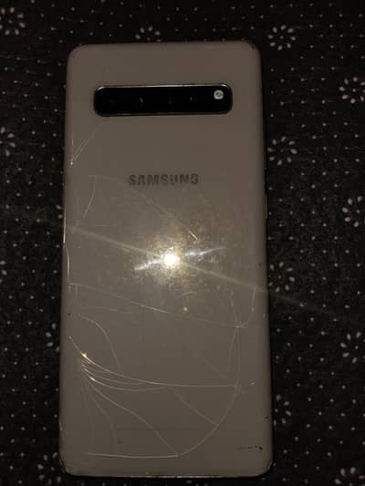 Samsung galaxy S10 plus 5G 8 GB ram 256 memory