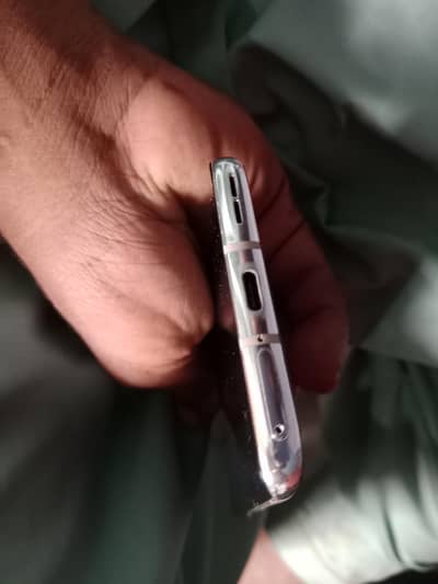 8 128gb tch break hb back break  Baki thek ha