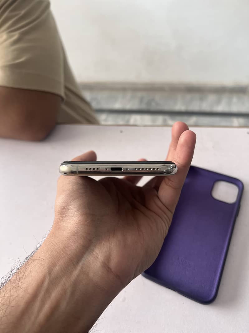 Iphone 11 pro max 4