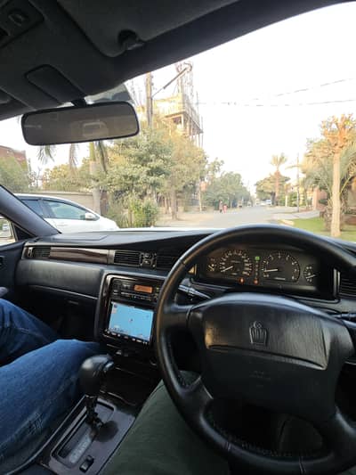 TOYOTA CROWN IN MINT CONDITION