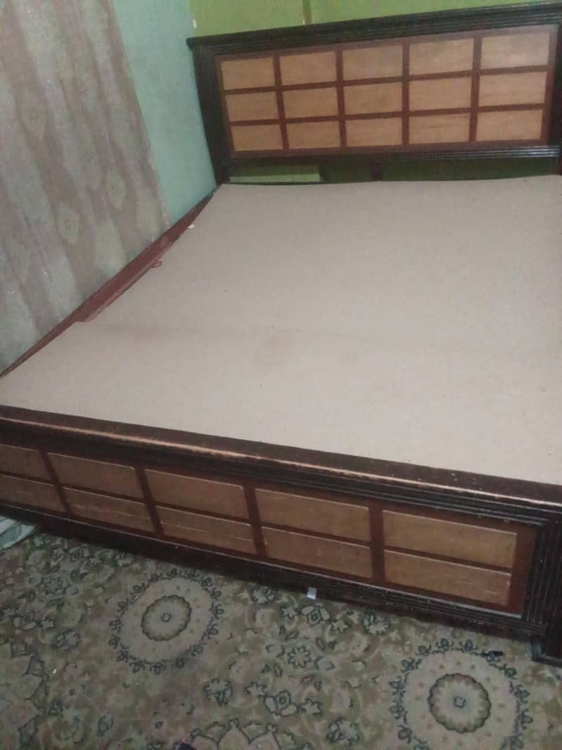 BED WITHOUT MATRESS 0