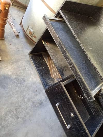 shop drwers and tables