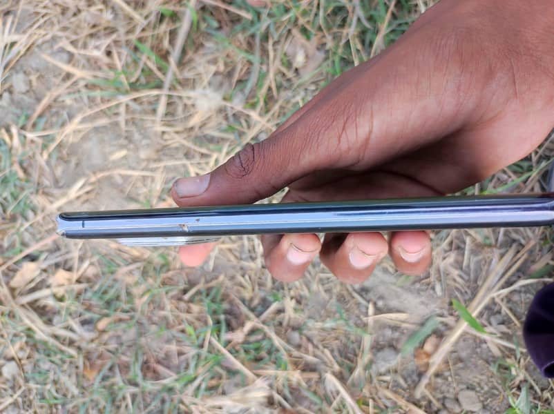 Sharp Aquos R6 4