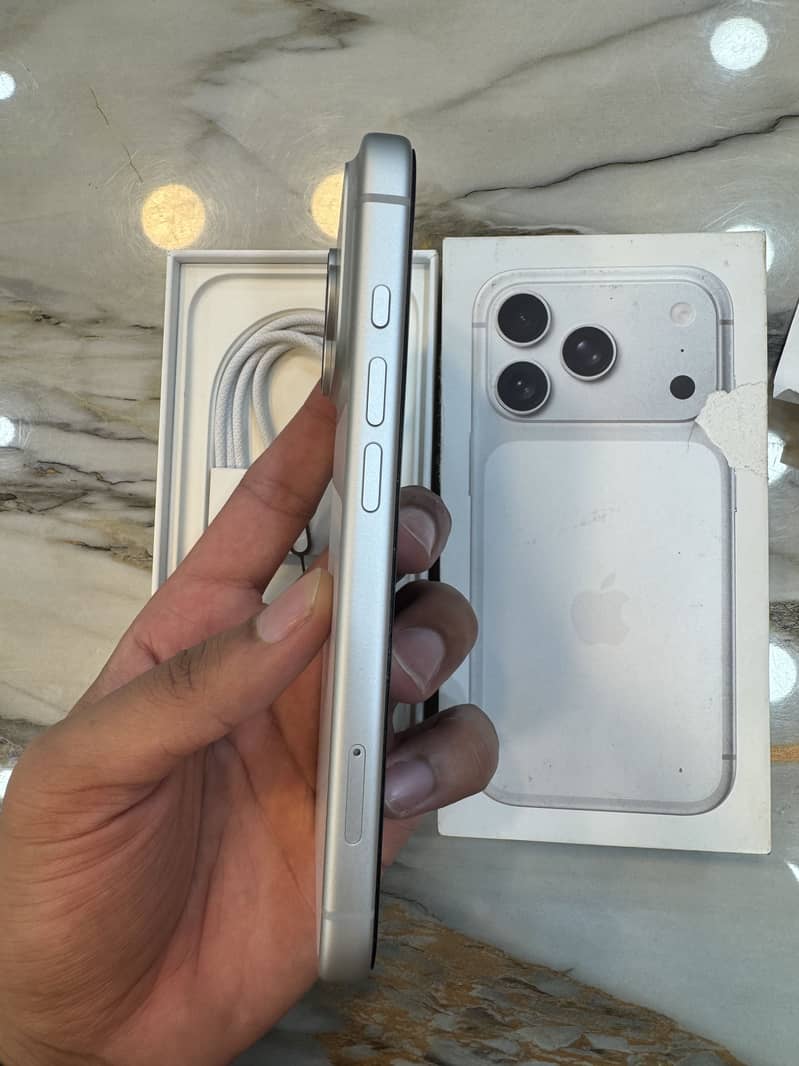 Iphone 17 Pro silver 3
