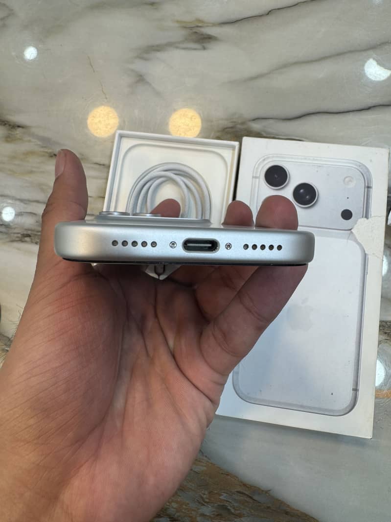 Iphone 17 Pro silver 4
