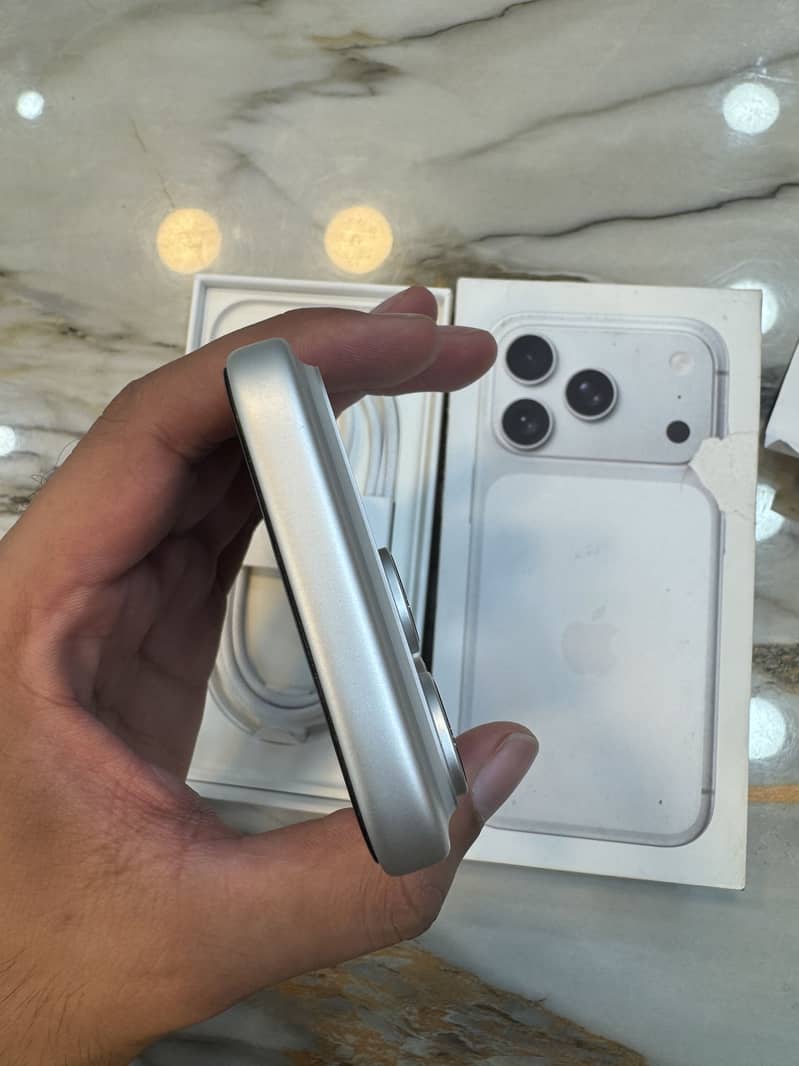 Iphone 17 Pro silver 5