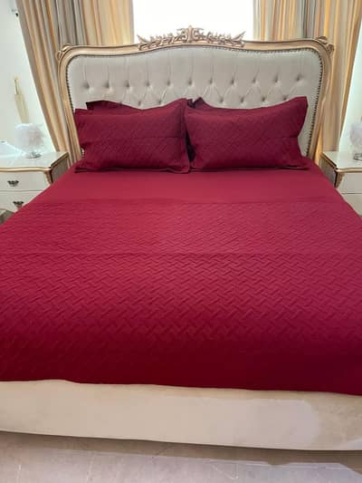 Golden designer bed deco