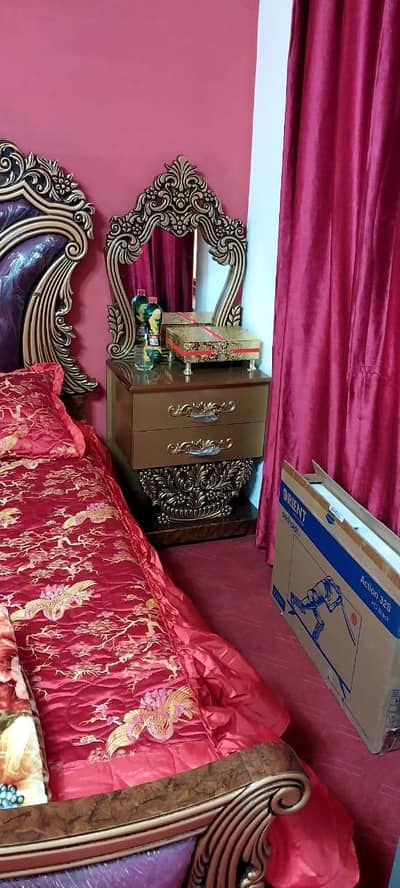 not much used full set bed dressing side tables