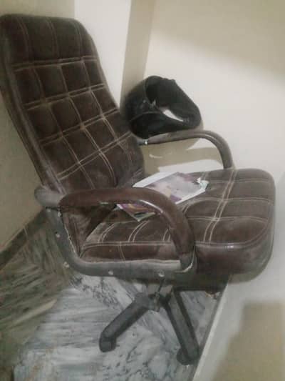 Revolving chair