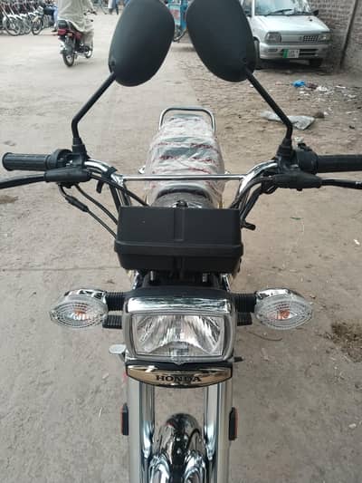 Honda 125cc Special Edition Gold