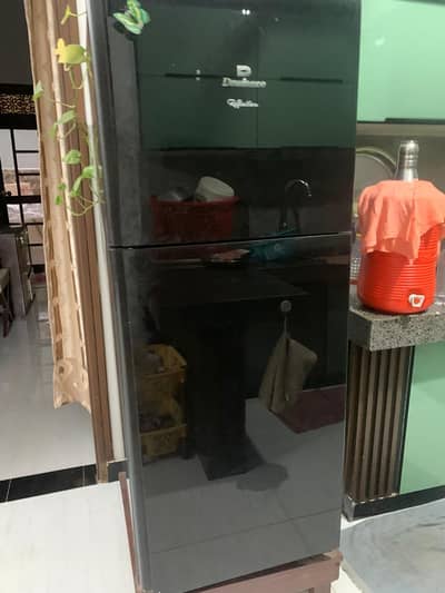 Dawlance Non-Inverter Refrigerator – Good Condition, Needs Some Fixing