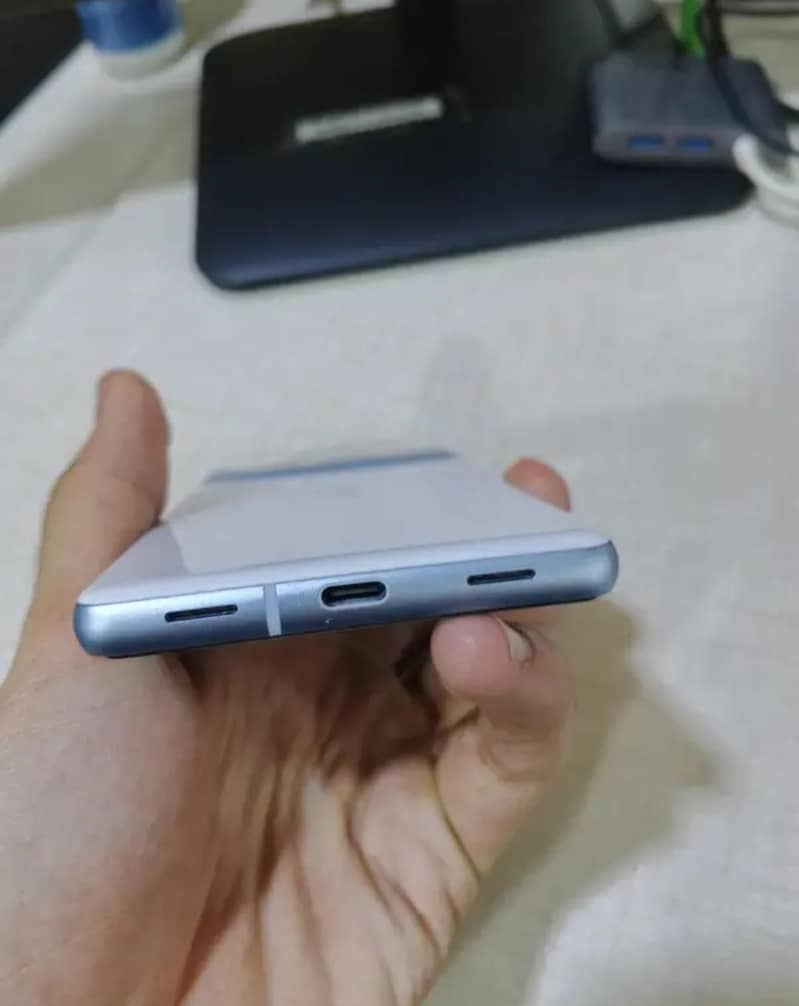 Google pixel 7a 5