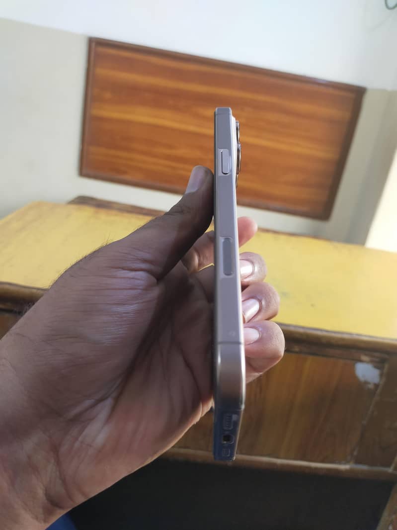 Iphone 16 pro max 1