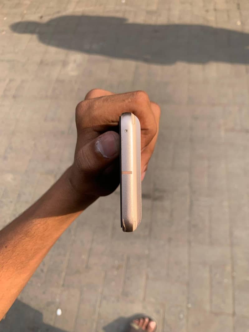Google Pixel 8 4