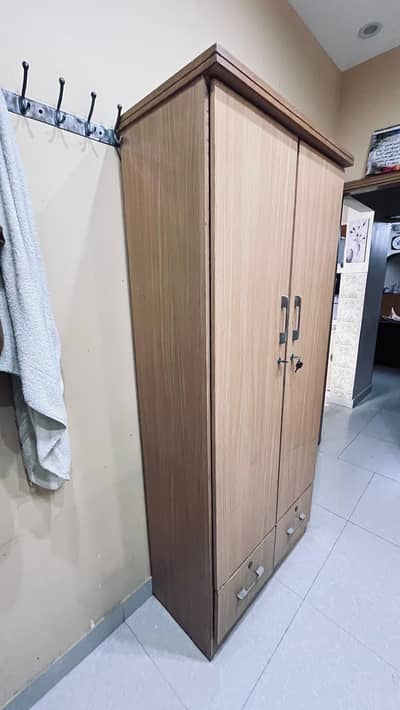 bookahel/cabinets especially for hardworking kids