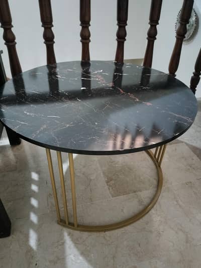 1 big round table