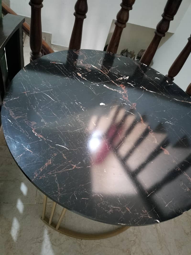 1 big round table 2