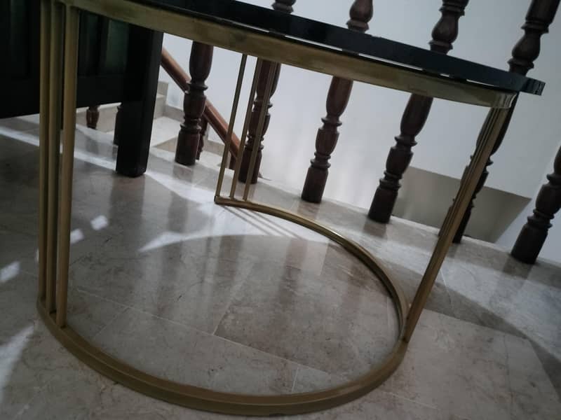 1 big round table 3