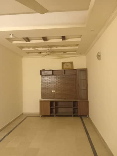 10 MARLA upper portion for rent on ideal location