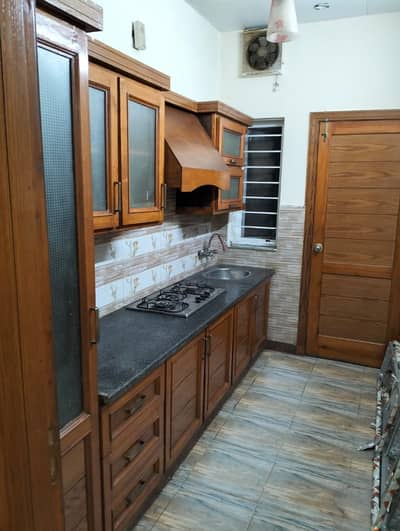 25x40 ground portion for rent