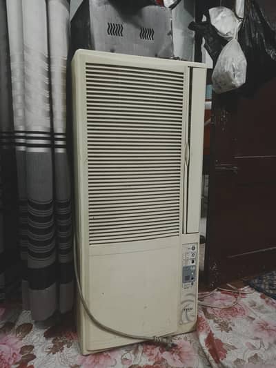 towe window AC available