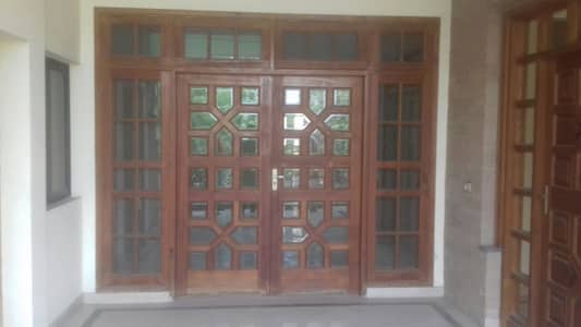 1 Kanal Corner House For Sale