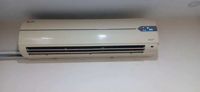 1.5 ton SG split AC in v good running comdition.