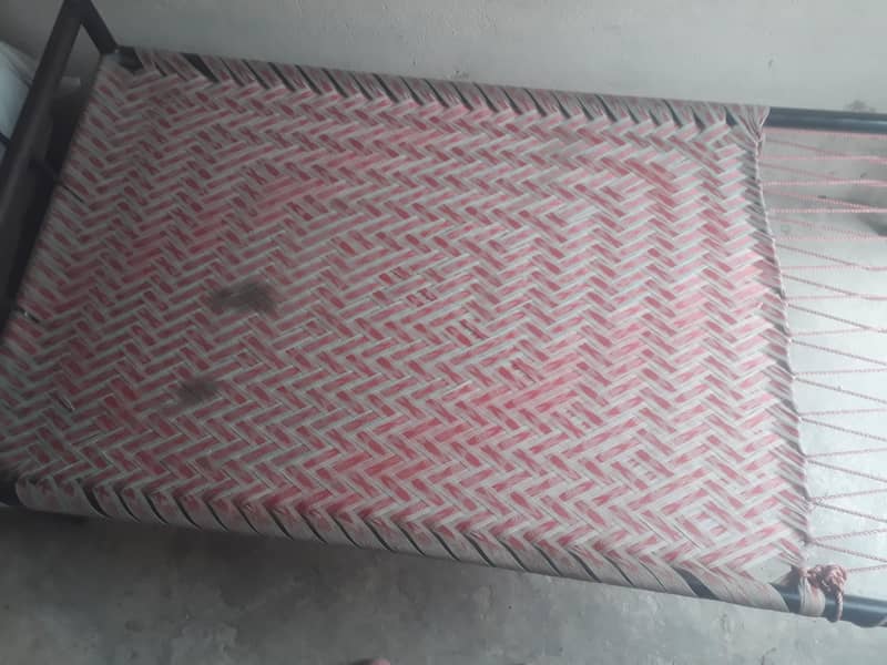 iron bed 0