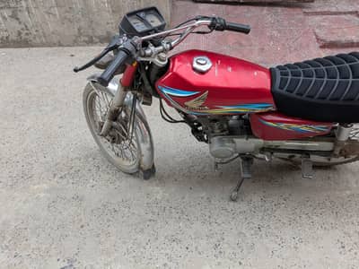 very neet & clean 125 bike 2018 model new tyre new battery headlight