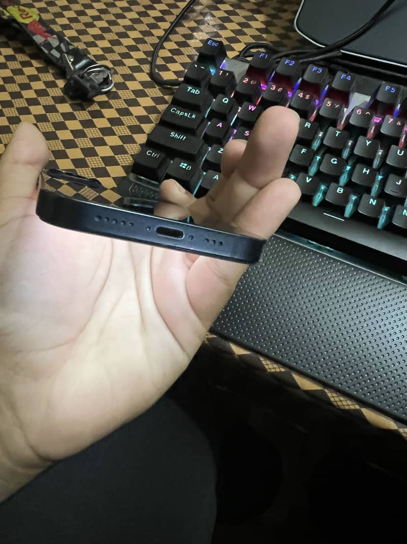 Iphone 13 4