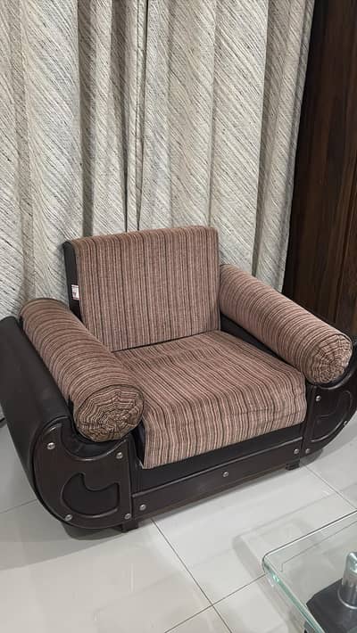 5 seater sofa with 2 side tables and 1 center table 10/10 condition