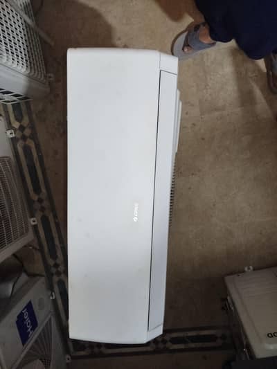 Gree 1 ton d,c inverter