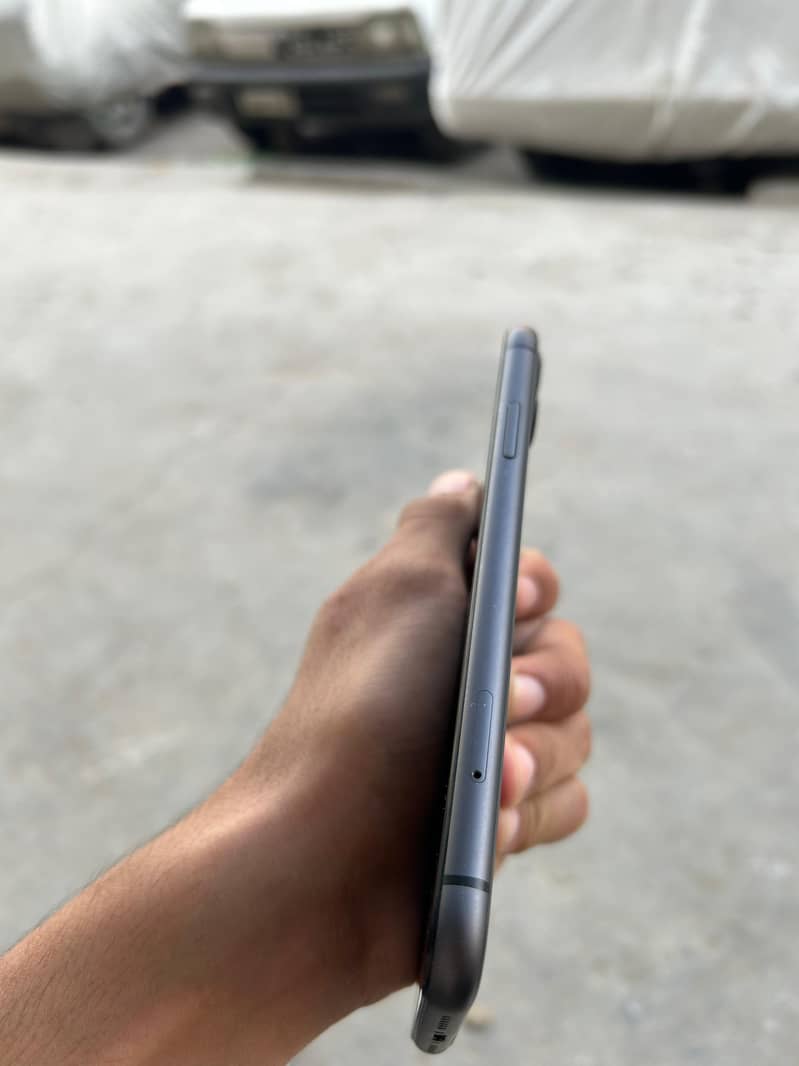 iPhone 11 3
