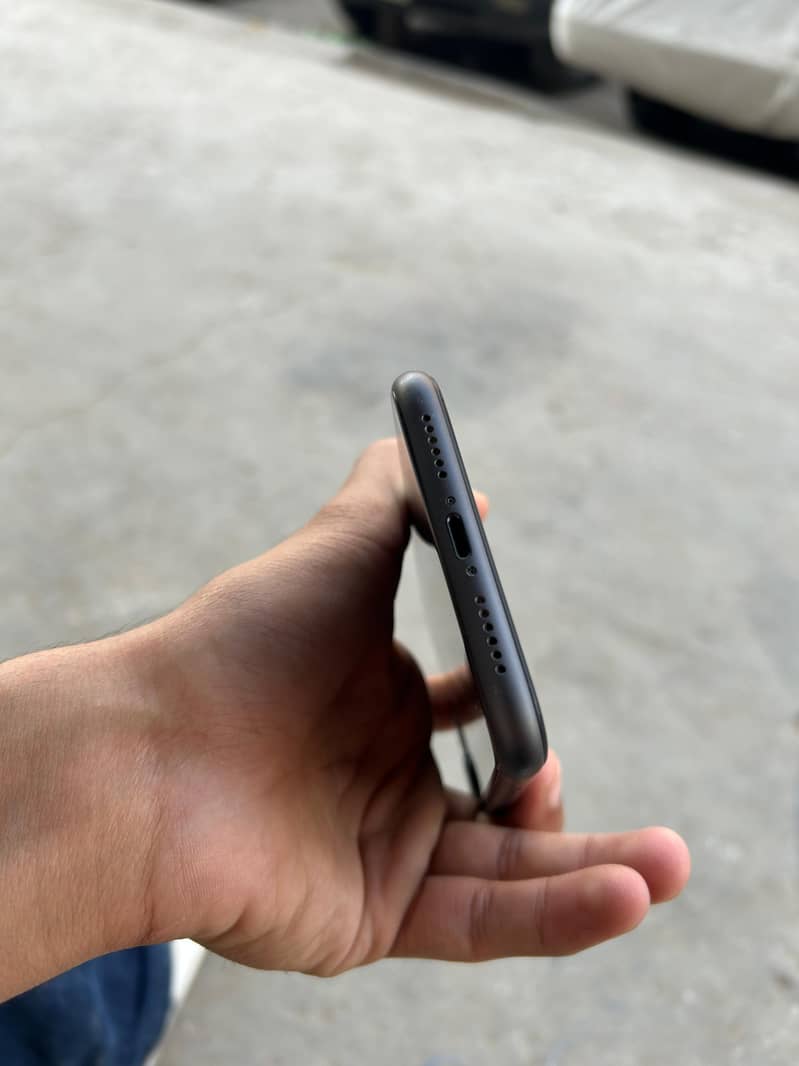 iPhone 11 5