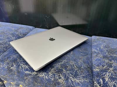 Apple MacBook Pro, core i7, Core i9, M1, Laptop