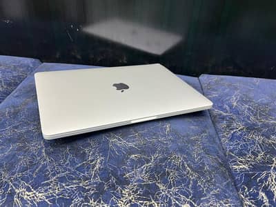 Apple MacBook Pro, core i7, Core i9, M1, Laptop