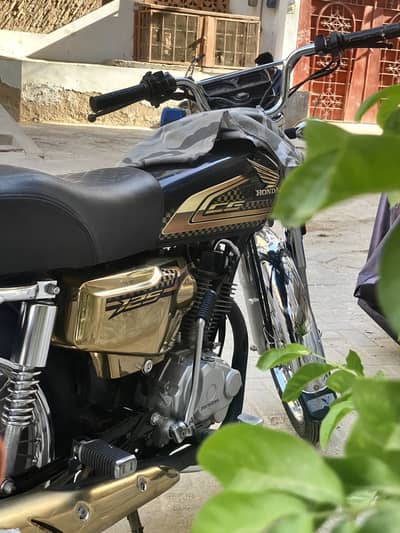 CG 125 SE GOLD EDITION