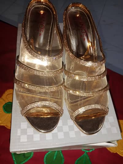 women sandal size 8
