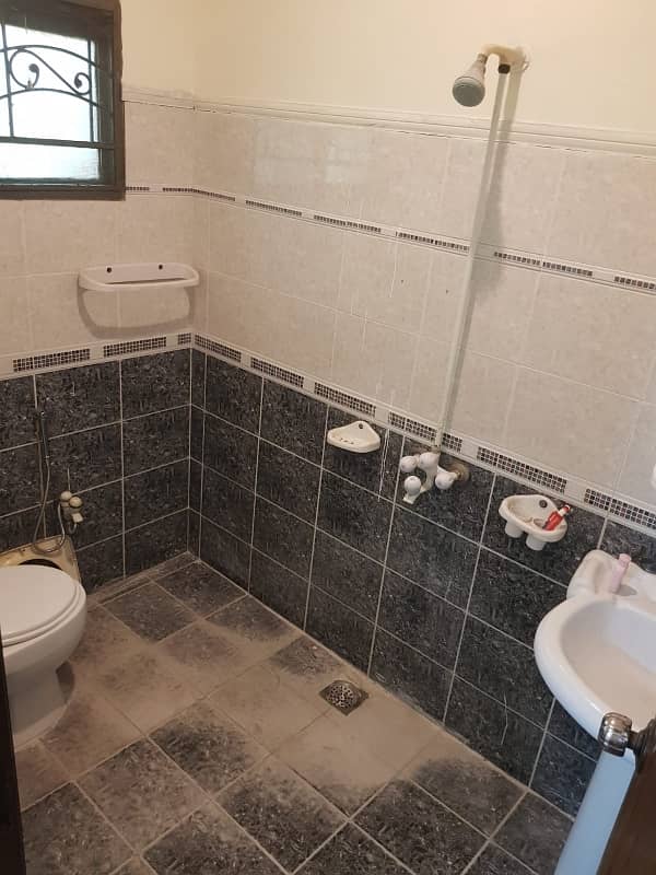 Upper portion available for rent 5